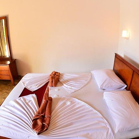 Green Shadows Beach Hotel Wadduwa Exterior photo