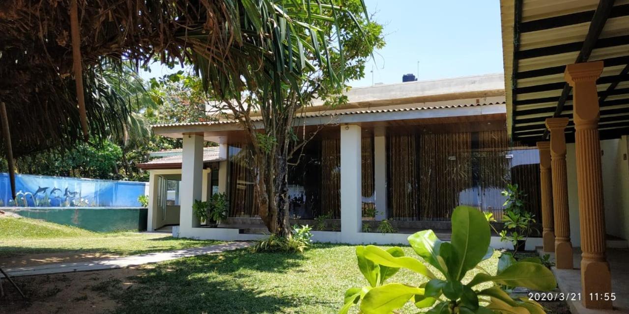 Green Shadows Beach Hotel Wadduwa Exterior photo