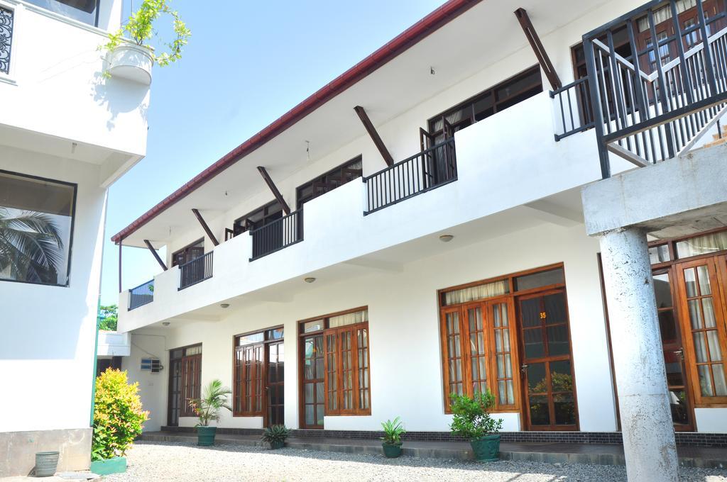 Green Shadows Beach Hotel Wadduwa Exterior photo