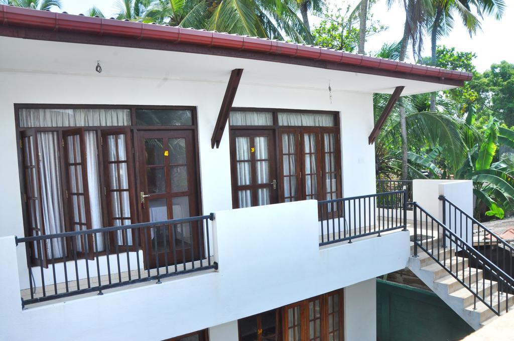 Green Shadows Beach Hotel Wadduwa Exterior photo