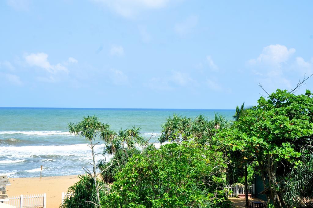 Green Shadows Beach Hotel Wadduwa Exterior photo