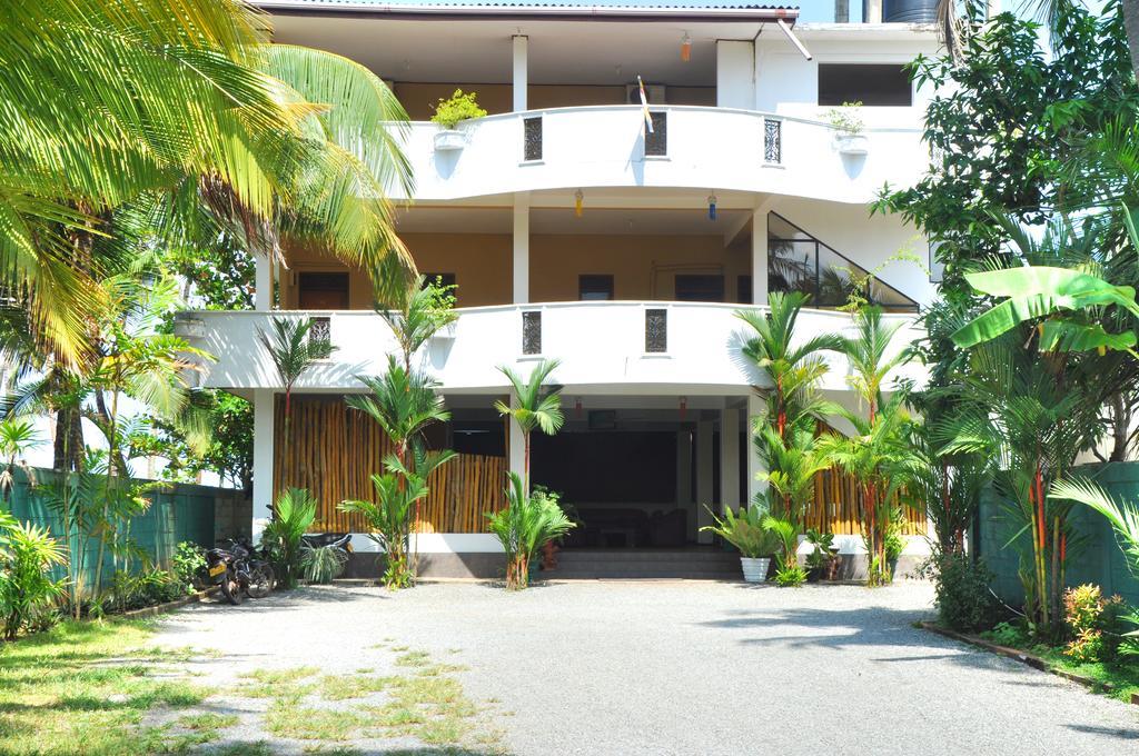 Green Shadows Beach Hotel Wadduwa Exterior photo