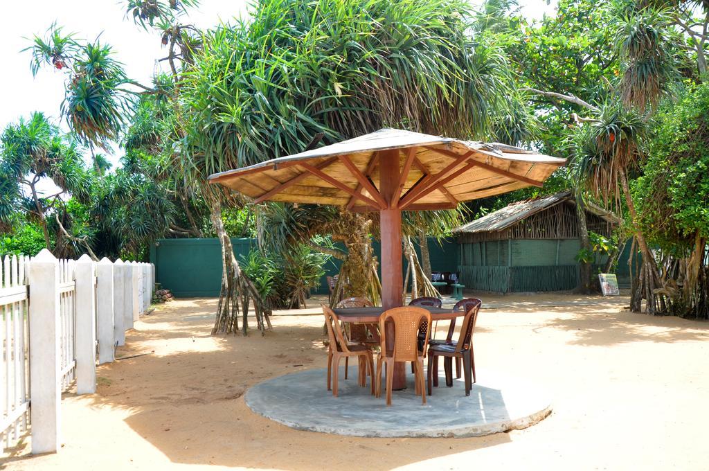 Green Shadows Beach Hotel Wadduwa Exterior photo