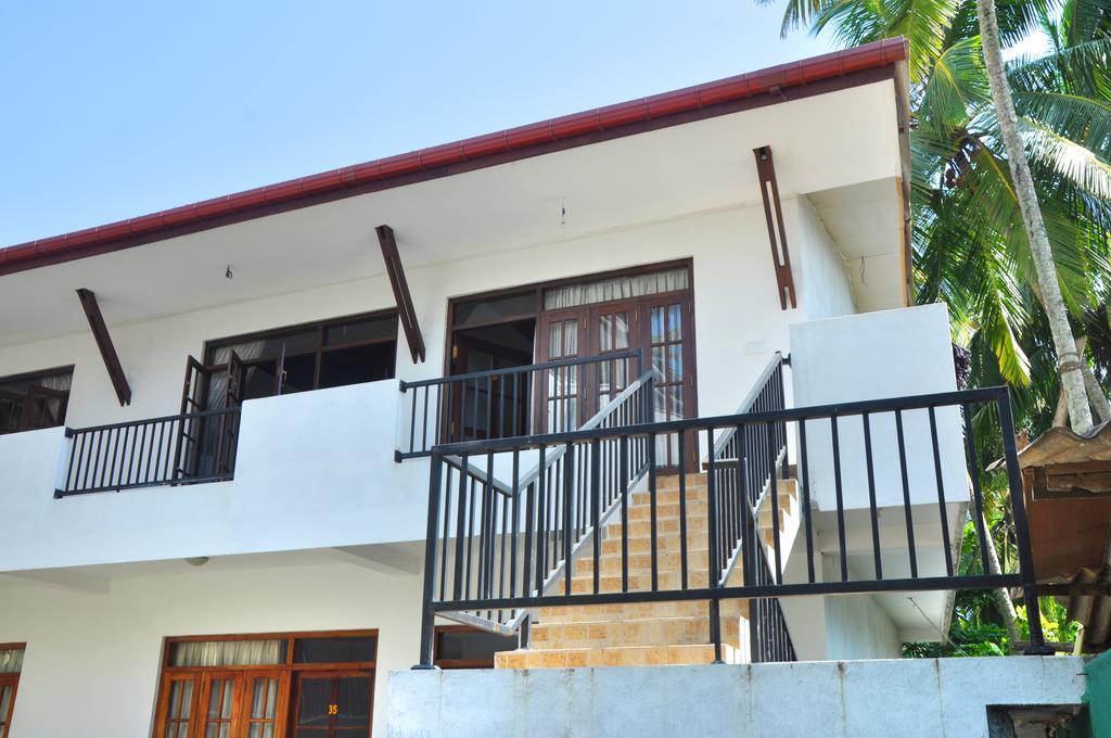 Green Shadows Beach Hotel Wadduwa Exterior photo