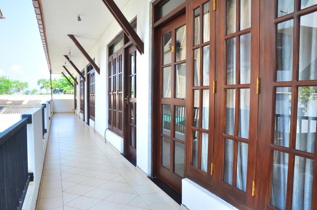 Green Shadows Beach Hotel Wadduwa Exterior photo