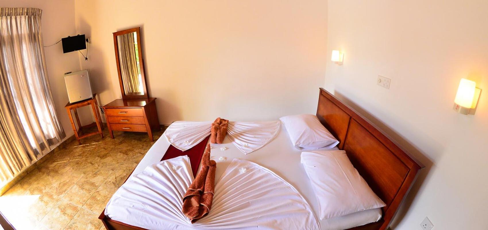 Green Shadows Beach Hotel Wadduwa Exterior photo