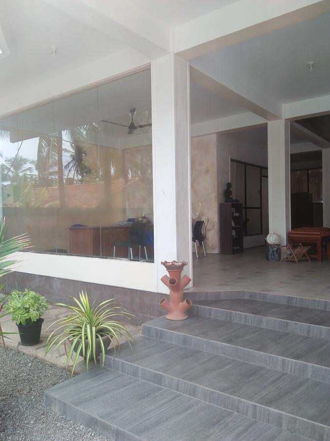 Green Shadows Beach Hotel Wadduwa Exterior photo