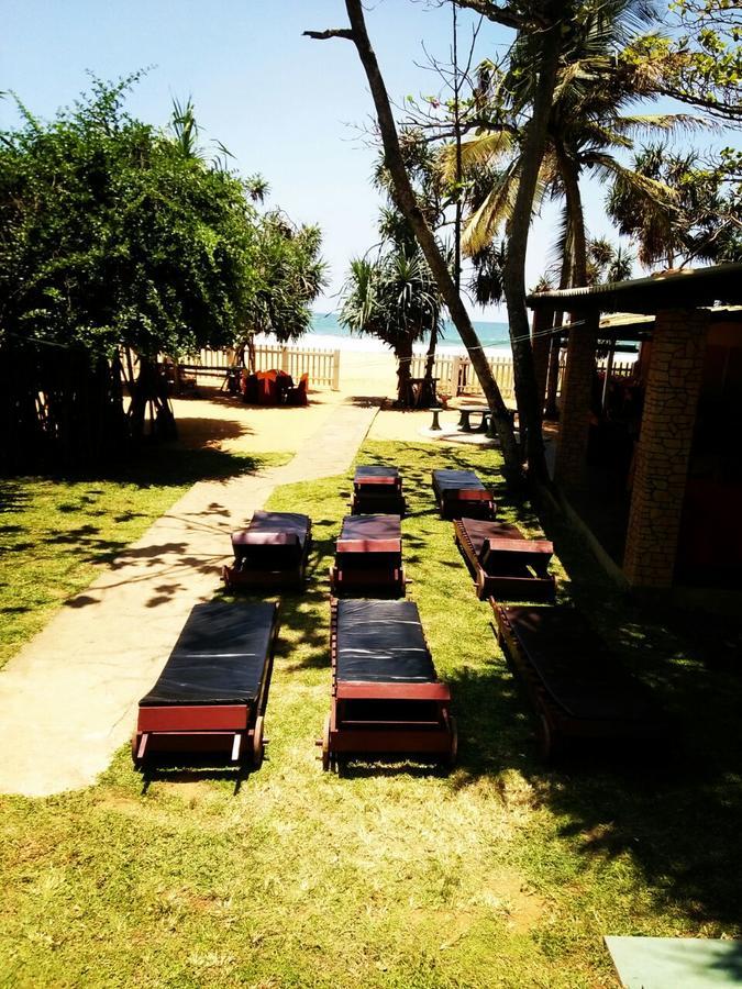 Green Shadows Beach Hotel Wadduwa Exterior photo