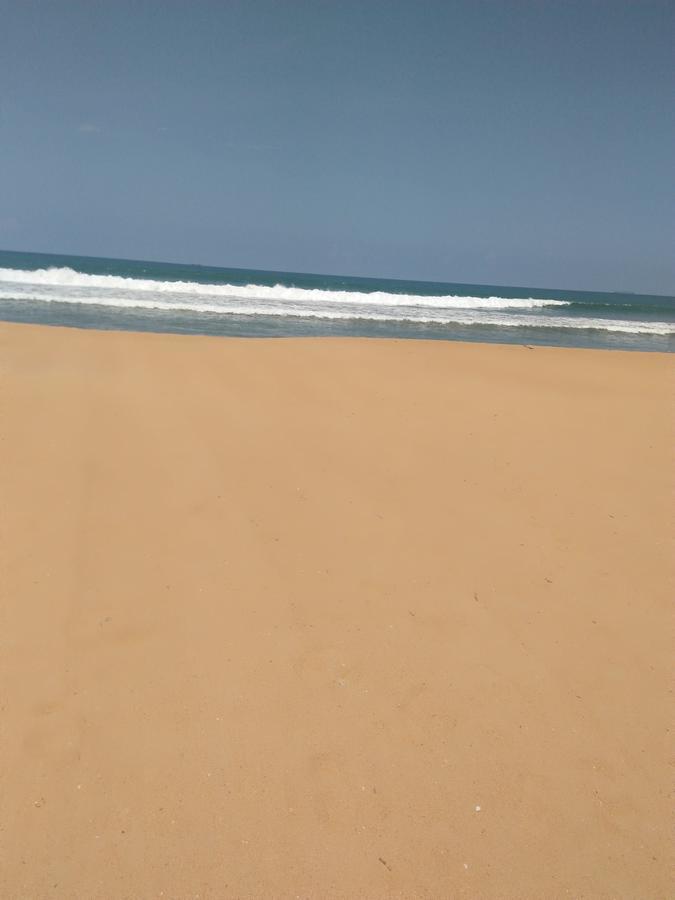 Green Shadows Beach Hotel Wadduwa Exterior photo