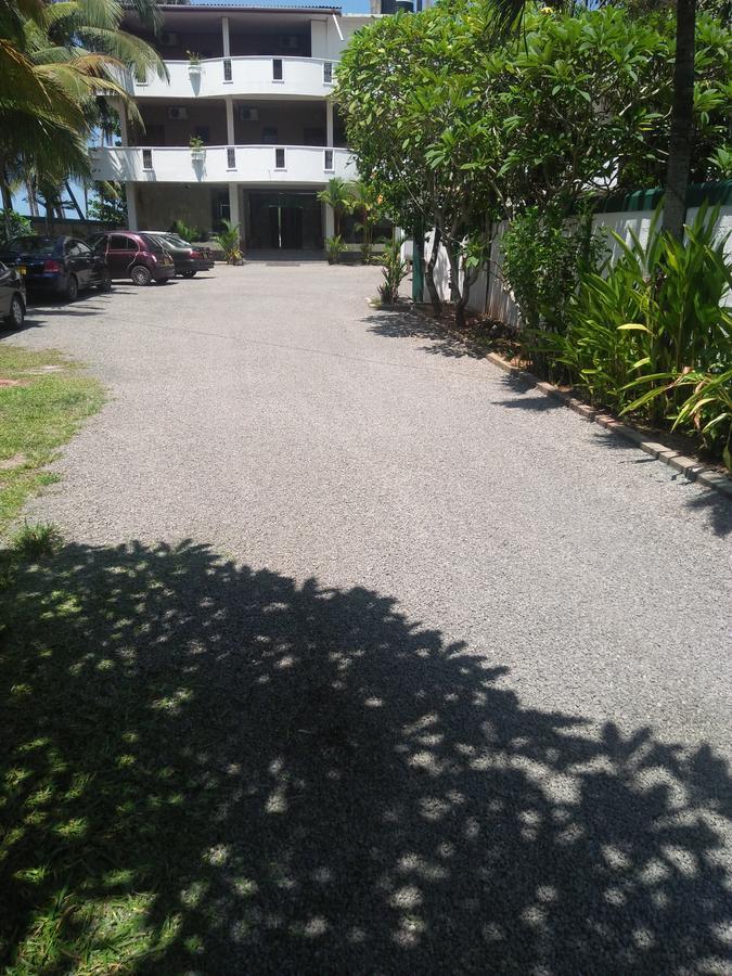 Green Shadows Beach Hotel Wadduwa Exterior photo