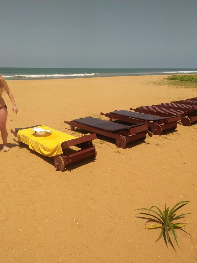 Green Shadows Beach Hotel Wadduwa Exterior photo
