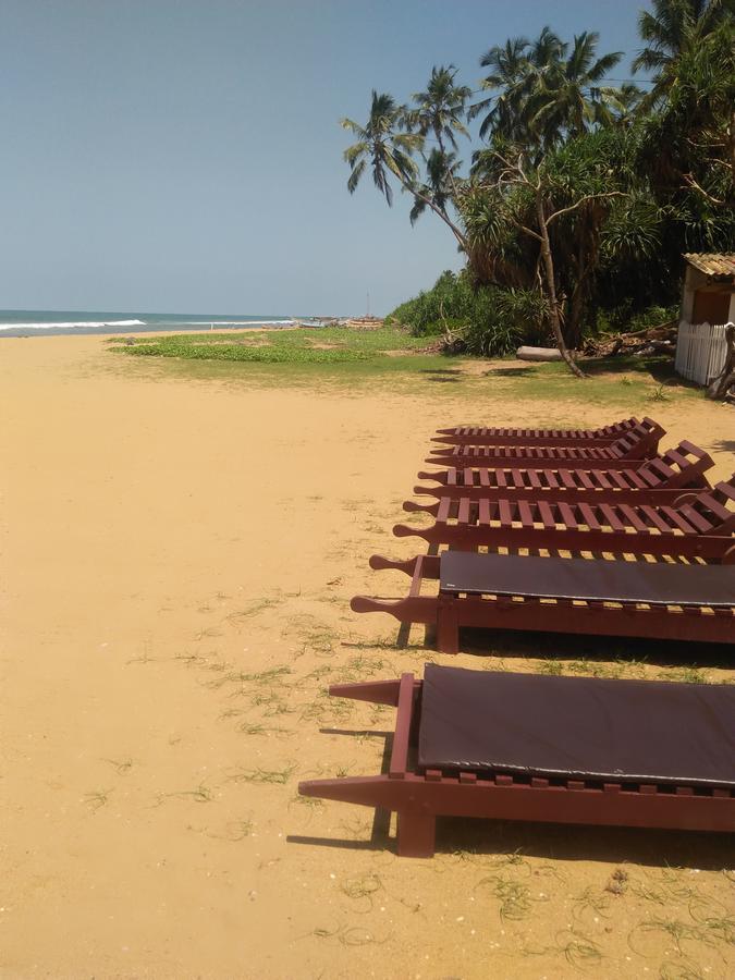 Green Shadows Beach Hotel Wadduwa Exterior photo